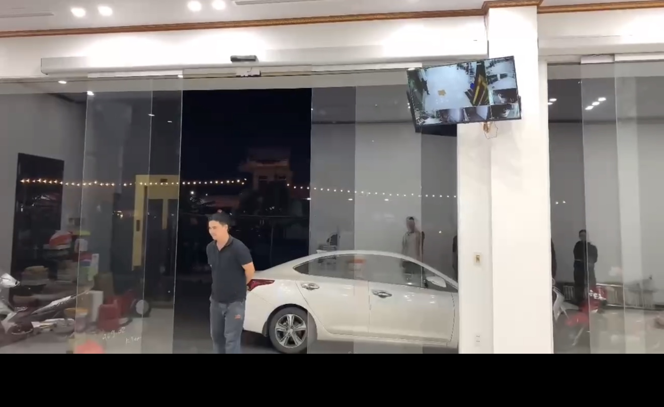 Cửa trượt tự động 4 cánh&nbsp;